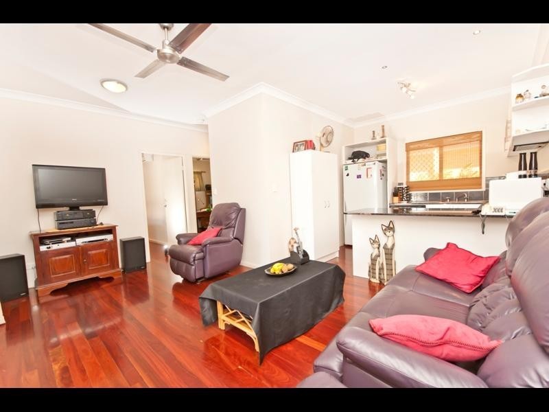 2/7 Tenni Street, Redlynch QLD 4870