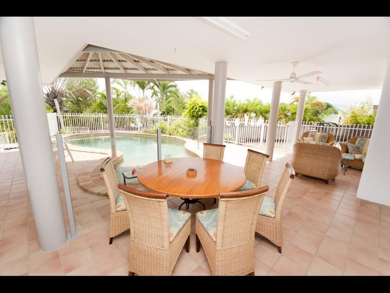 2 Osterlund Close, Mooroobool QLD 4870