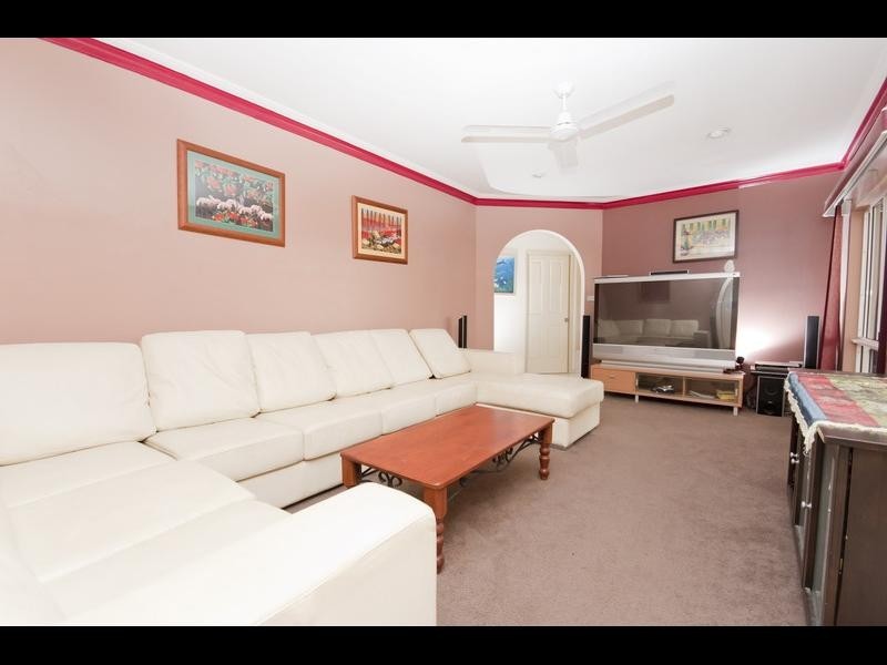 2 Osterlund Close, Mooroobool QLD 4870