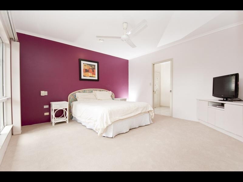 2 Osterlund Close, Mooroobool QLD 4870
