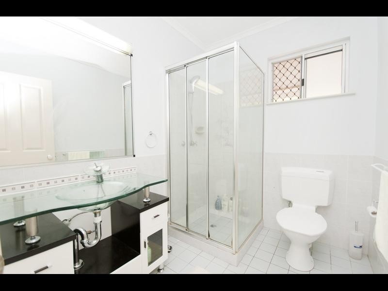 2 Osterlund Close, Mooroobool QLD 4870
