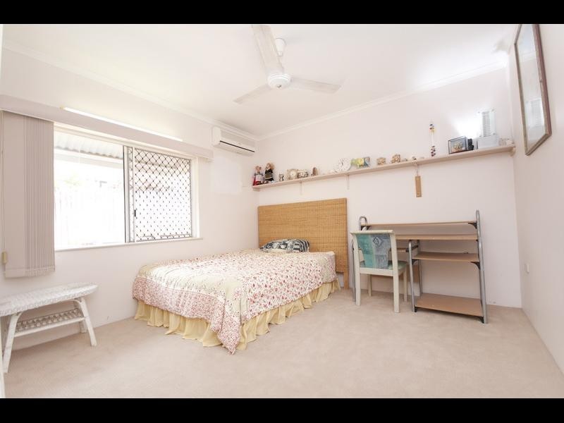 2 Osterlund Close, Mooroobool QLD 4870