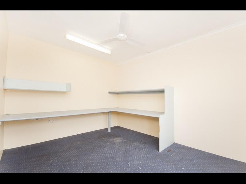 2 Osterlund Close, Mooroobool QLD 4870
