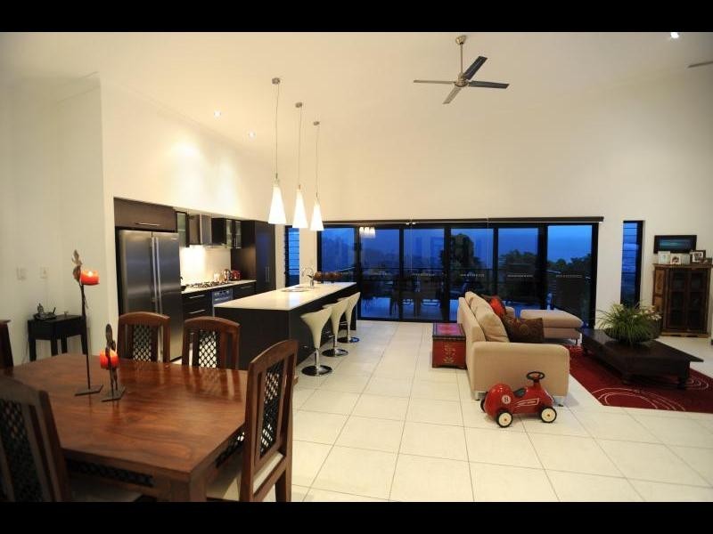 19 The Peak, Brinsmead QLD 4870