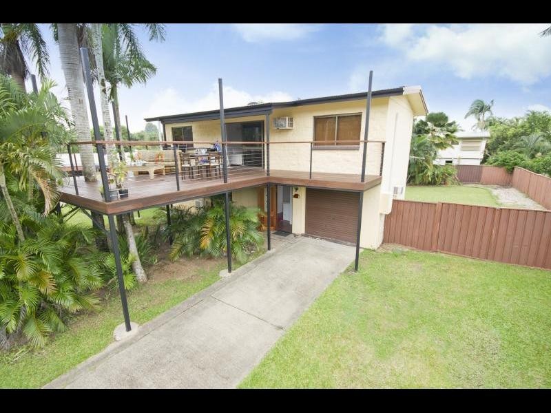 18 Pepperina Street, Mooroobool QLD 4870