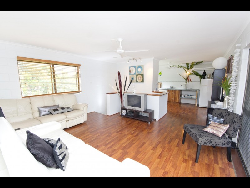 18 Pepperina Street, Mooroobool QLD 4870