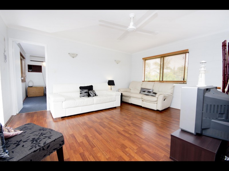 18 Pepperina Street, Mooroobool QLD 4870