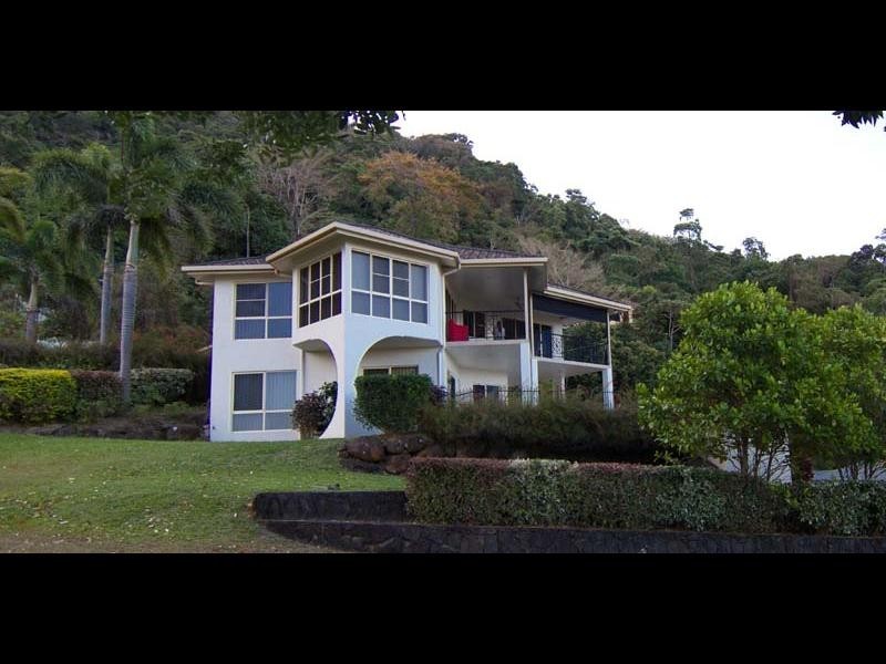 17 Oceanview Place, Mooroobool QLD 4870