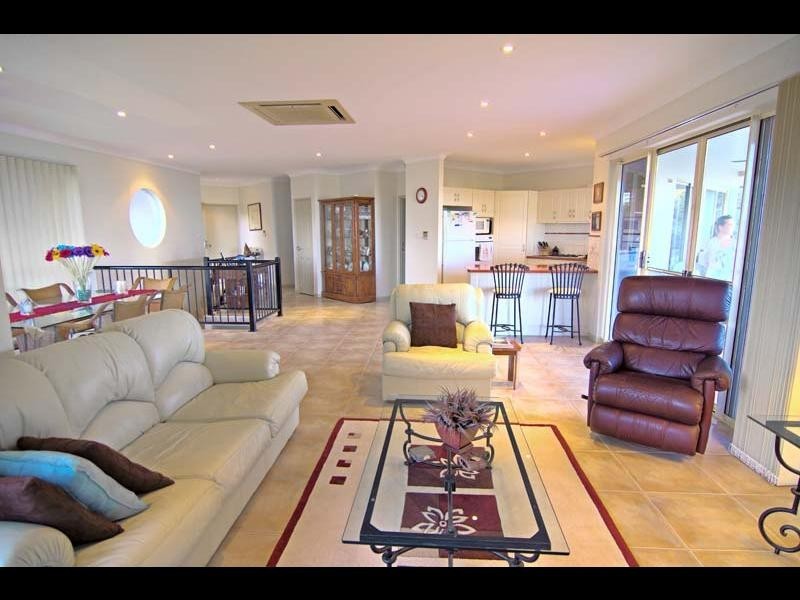 17 Oceanview Place, Mooroobool QLD 4870