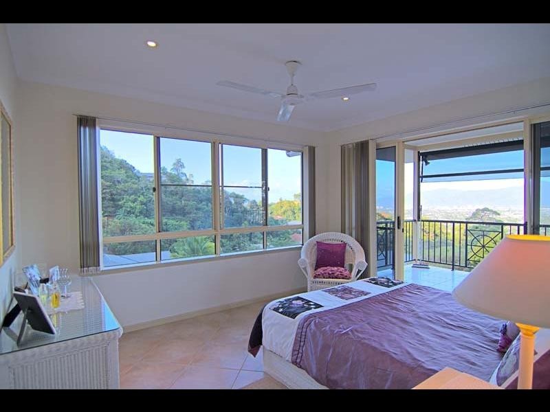 17 Oceanview Place, Mooroobool QLD 4870
