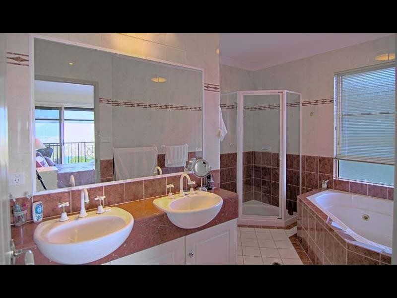 17 Oceanview Place, Mooroobool QLD 4870