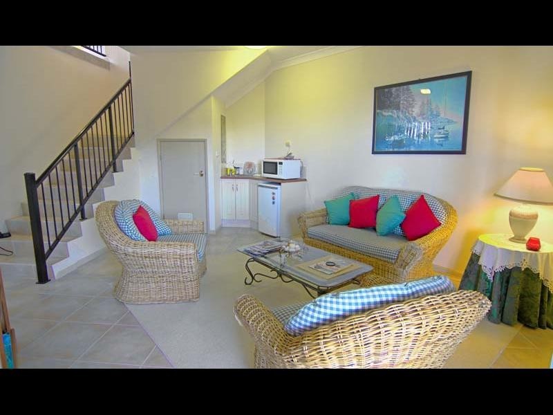 17 Oceanview Place, Mooroobool QLD 4870