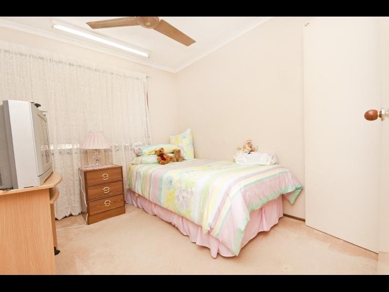 8 Violet Street, Mooroobool QLD 4870