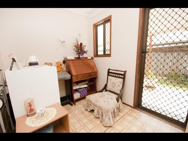 8 Violet Street, Mooroobool QLD 4870