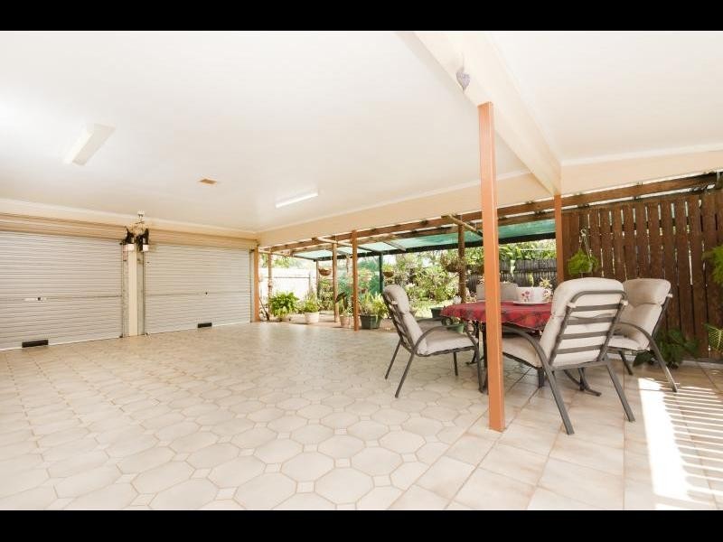 8 Violet Street, Mooroobool QLD 4870