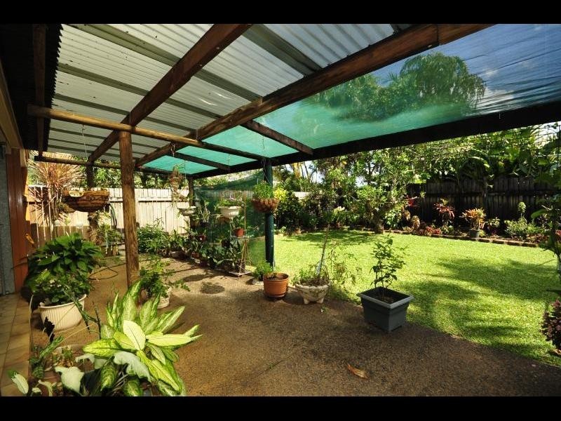 8 Violet Street, Mooroobool QLD 4870