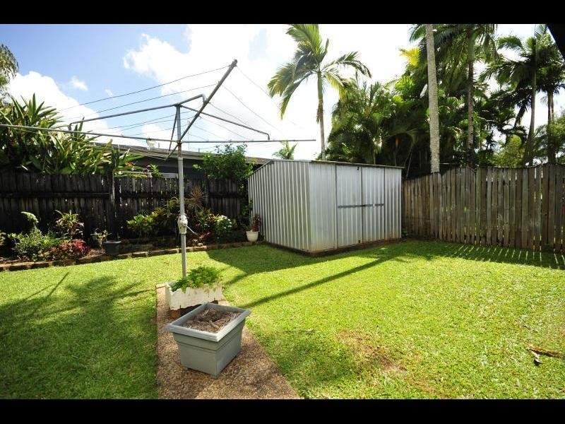 8 Violet Street, Mooroobool QLD 4870