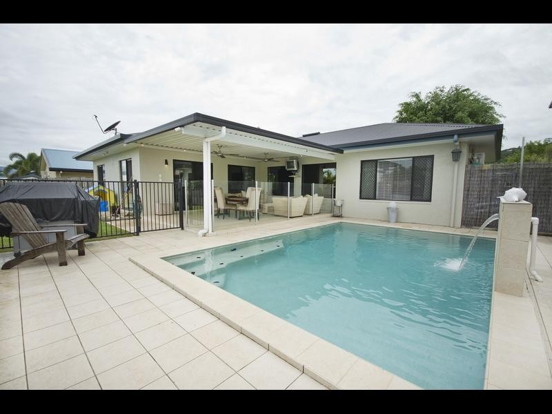 32 Nell Close, Kanimbla QLD 4870