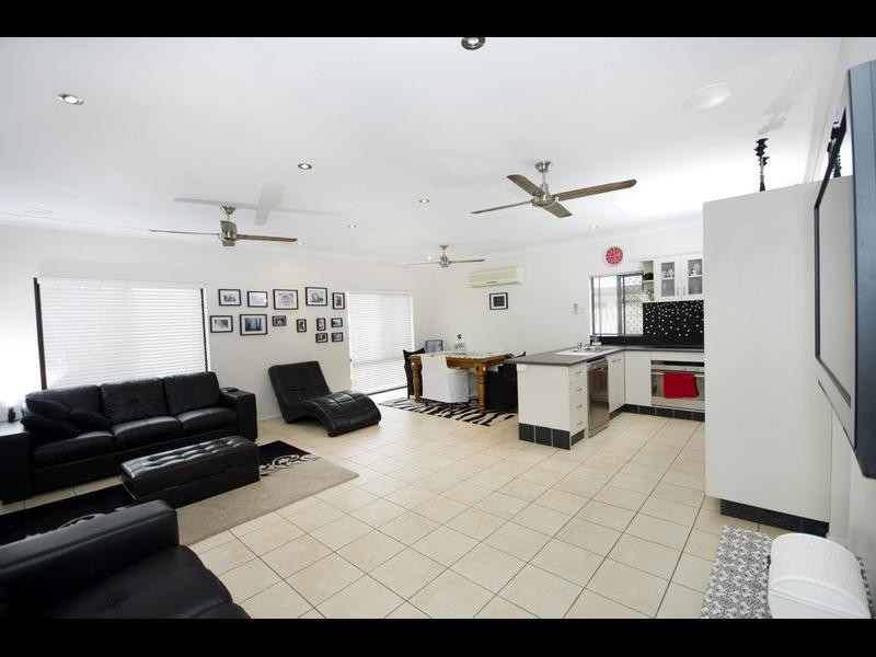 32 Nell Close, Kanimbla QLD 4870