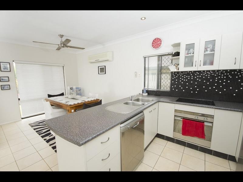 32 Nell Close, Kanimbla QLD 4870