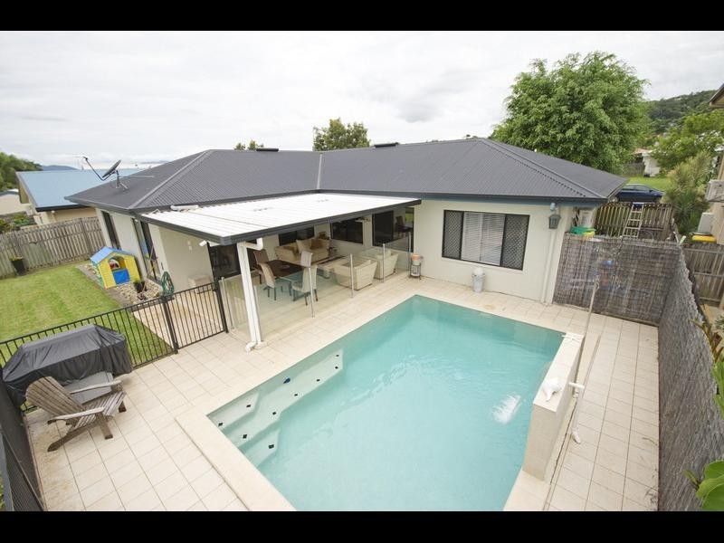 32 Nell Close, Kanimbla QLD 4870