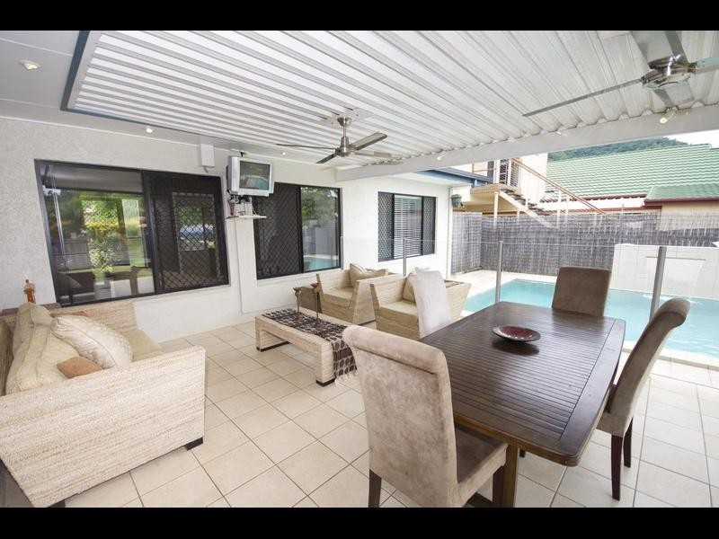 32 Nell Close, Kanimbla QLD 4870