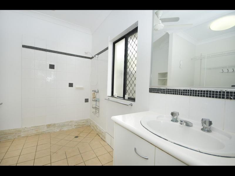 32 Nell Close, Kanimbla QLD 4870