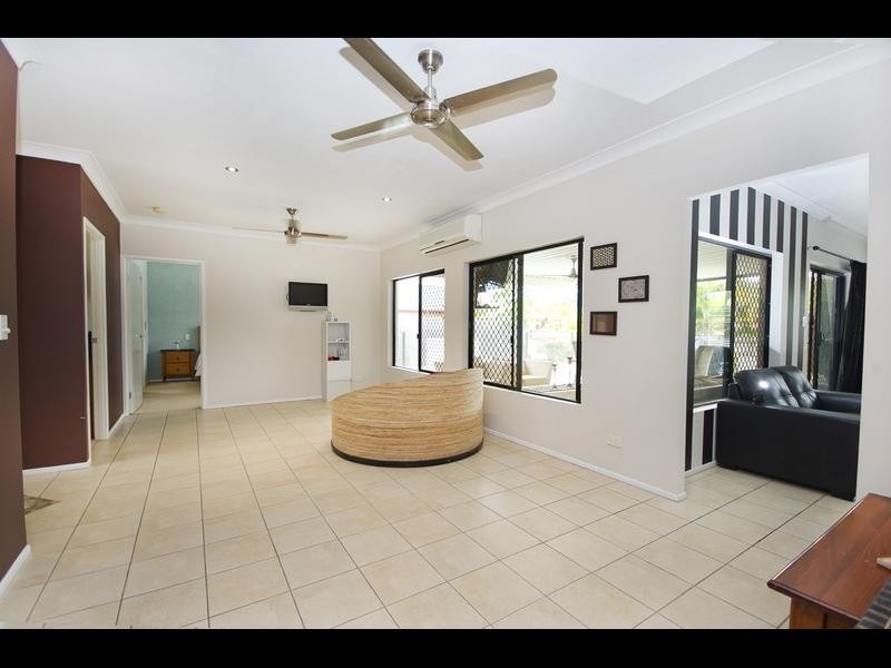 32 Nell Close, Kanimbla QLD 4870