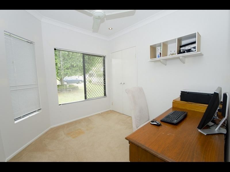 32 Nell Close, Kanimbla QLD 4870