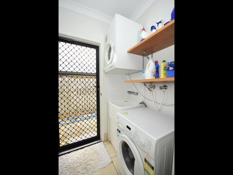 32 Nell Close, Kanimbla QLD 4870