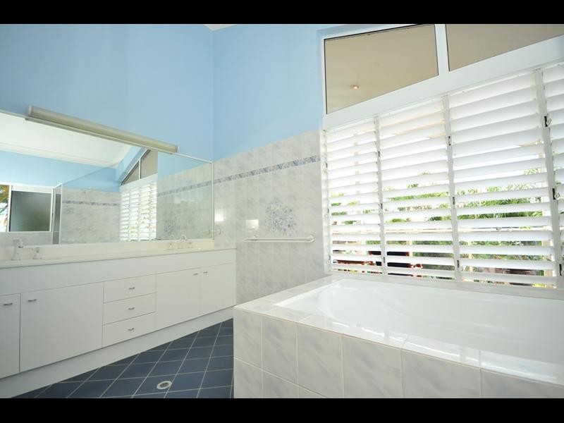 20 Rosemont Court, Mooroobool QLD 4870