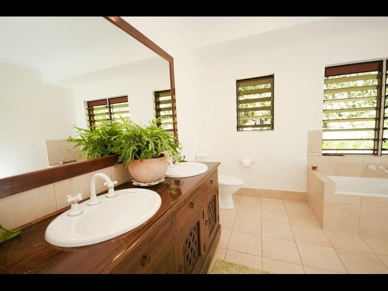 Clifton Beach QLD 4879