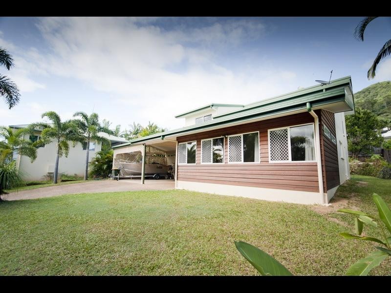 19 Southerden Drive, Mooroobool QLD 4870