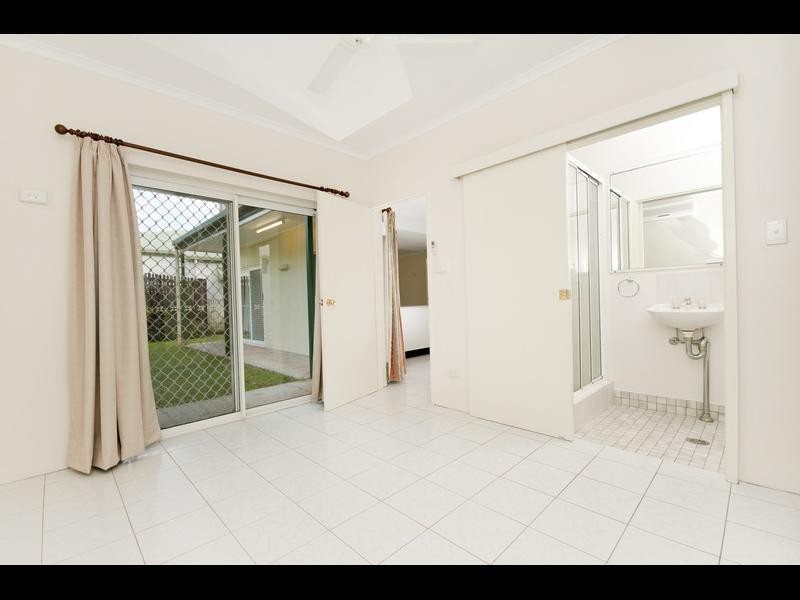 19 Southerden Drive, Mooroobool QLD 4870