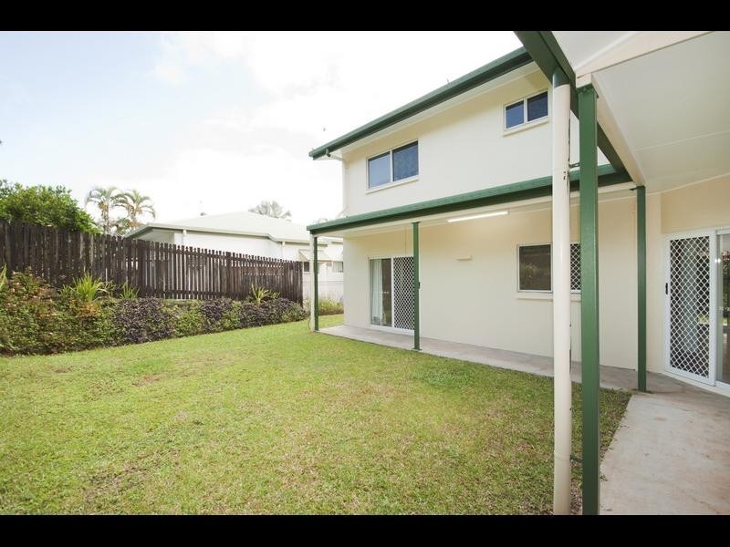 19 Southerden Drive, Mooroobool QLD 4870