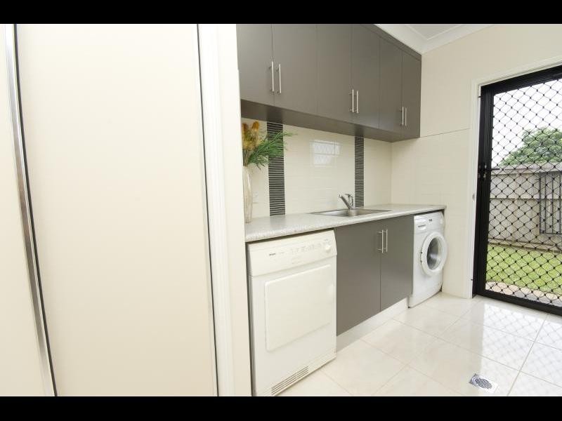 96 McFarlane Drive, Kanimbla QLD 4870