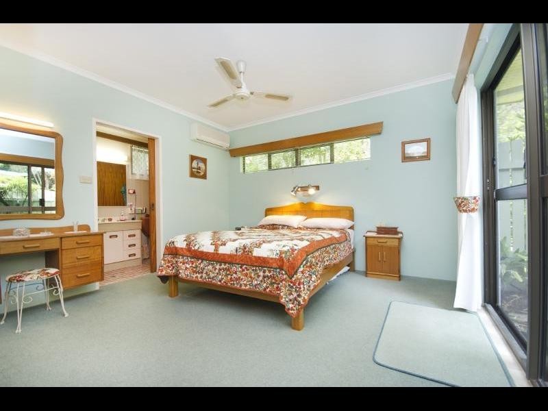 36 Minerva Avenue, Mooroobool QLD 4870