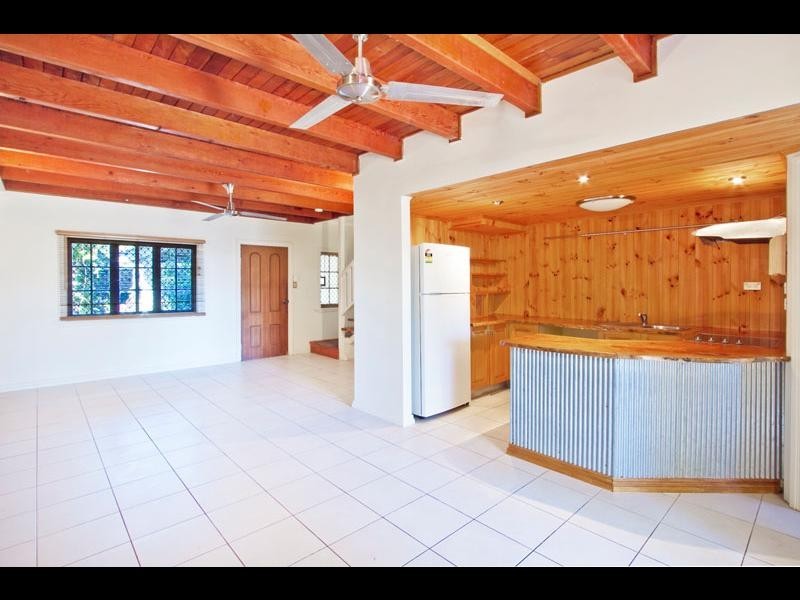 2/404 McCoombe Street, Mooroobool QLD 4870