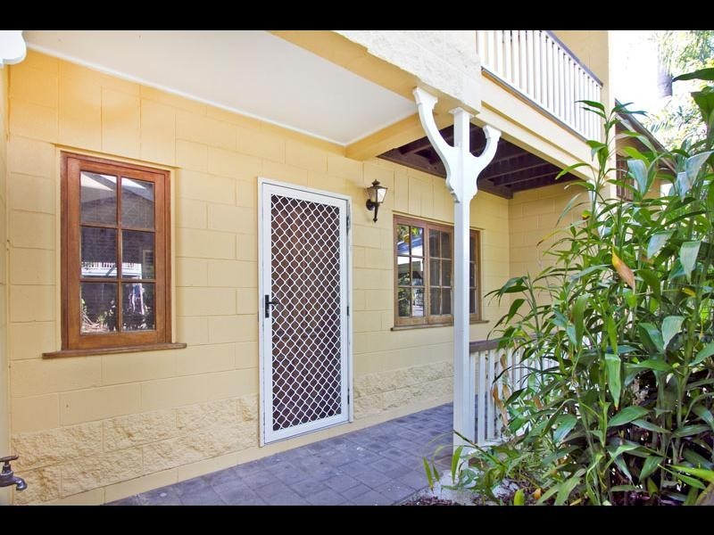 2/404 McCoombe Street, Mooroobool QLD 4870