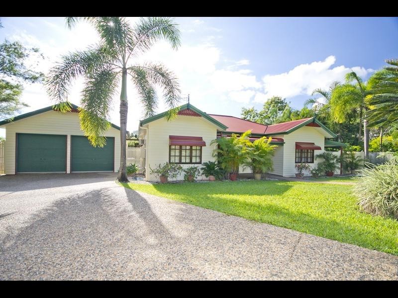 15 Elkhorn Close, Redlynch QLD 4870