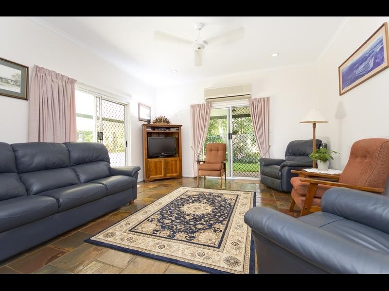 15 Elkhorn Close, Redlynch QLD 4870