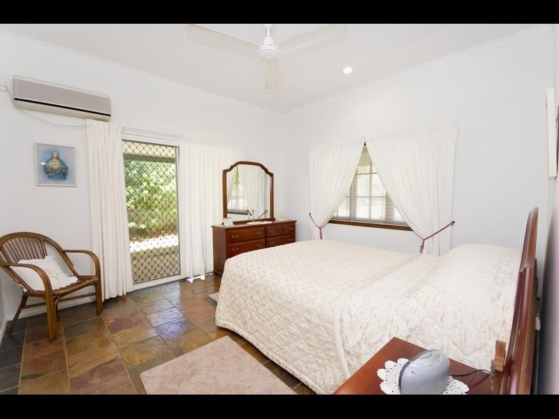 15 Elkhorn Close, Redlynch QLD 4870
