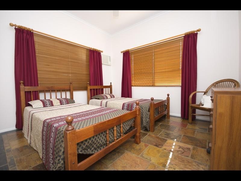 15 Elkhorn Close, Redlynch QLD 4870