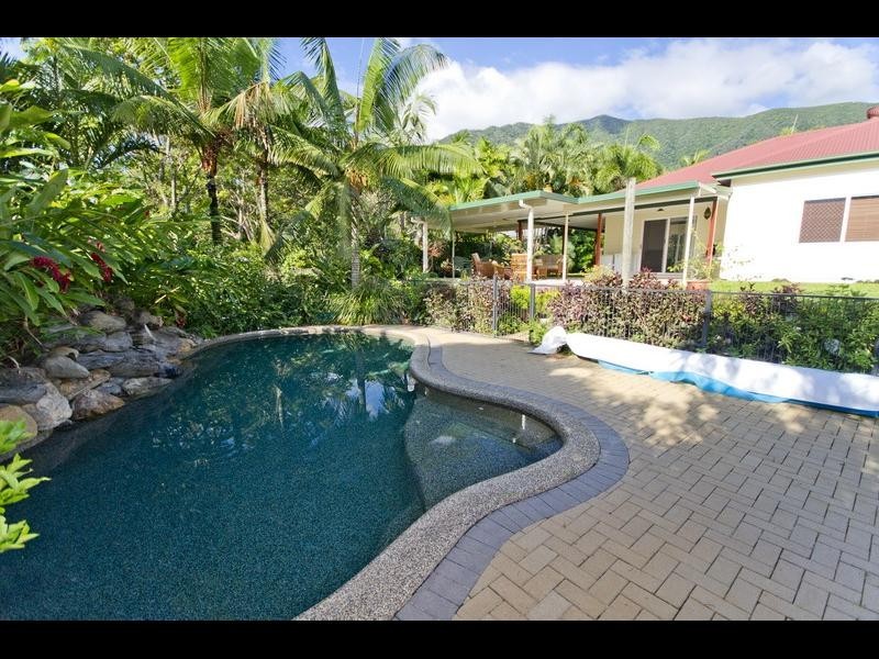 15 Elkhorn Close, Redlynch QLD 4870