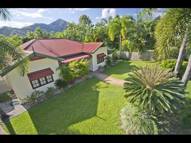 15 Elkhorn Close, Redlynch QLD 4870