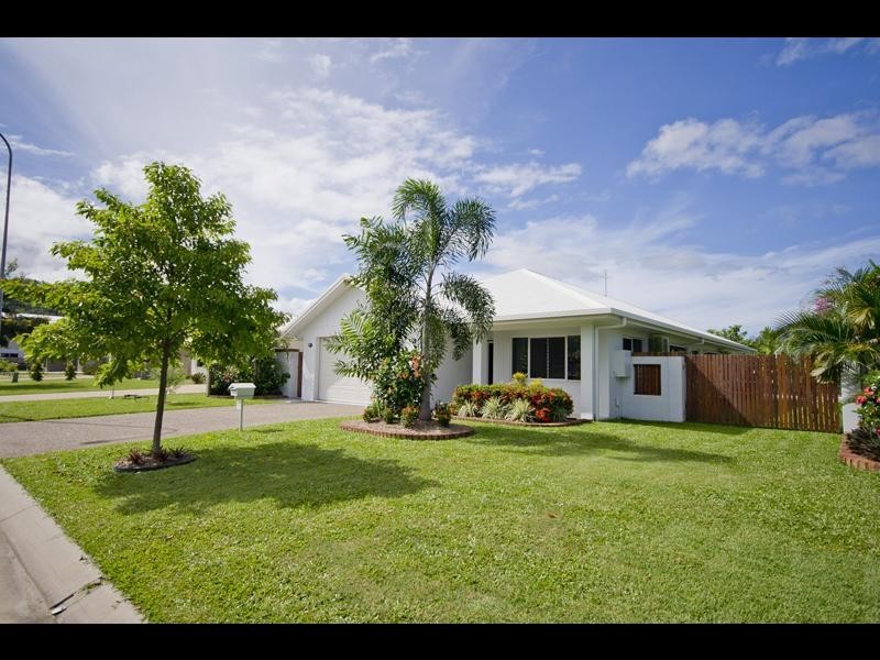 5 Vetiver Street, Trinity Park QLD 4879