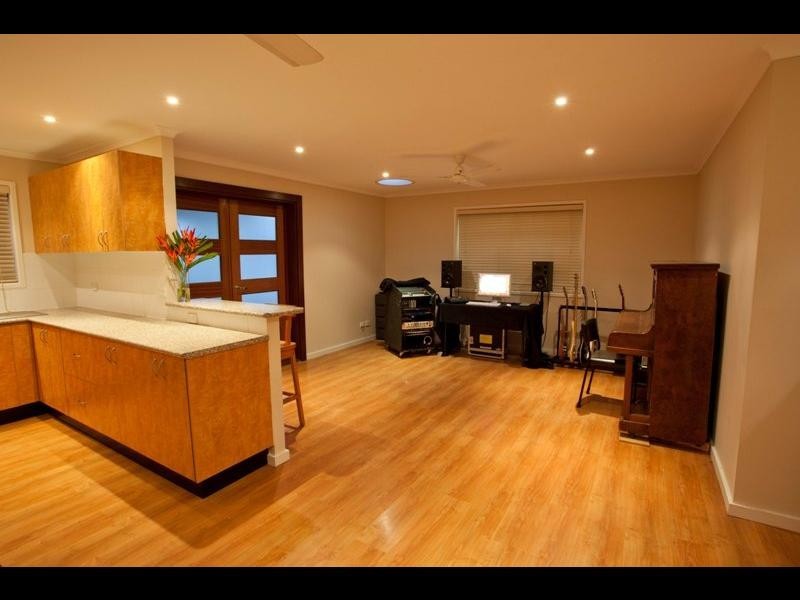 7 Goru Court, Mooroobool QLD 4870