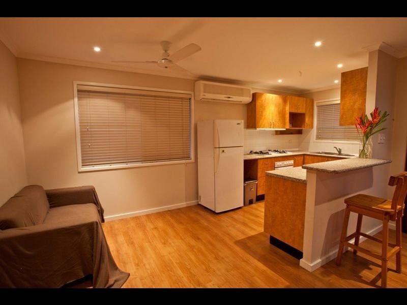 7 Goru Court, Mooroobool QLD 4870