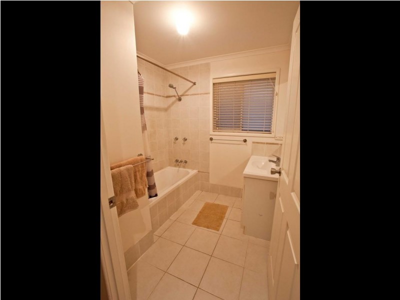 7 Goru Court, Mooroobool QLD 4870