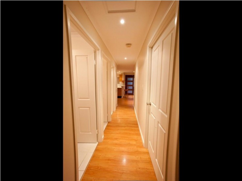 7 Goru Court, Mooroobool QLD 4870